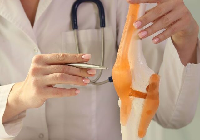 Choosing the Right Surgeon for Knee Replacement